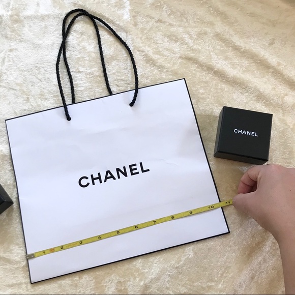 Chanel white shopping bag - Picture 3 of 7